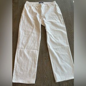 WHITE JEANS